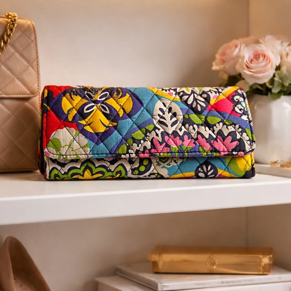 Vera Bradley Trifold Wallet in the Rio pattern Colorful Quilted wallet only - Picture 4 of 4